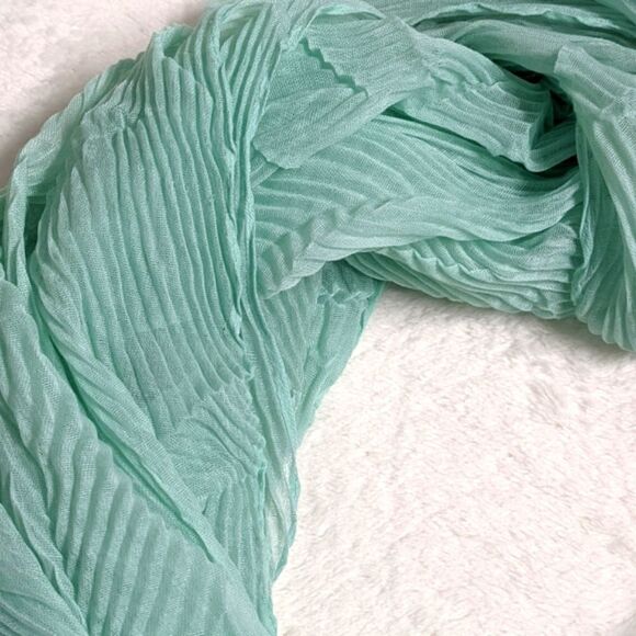 NWOT - Lightweight Soft & Semi Sheer Mint Green Infinity Scarf - Picture 4 of 8